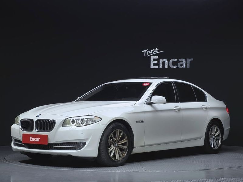 2012 BMW 5 Series 520d photo 1