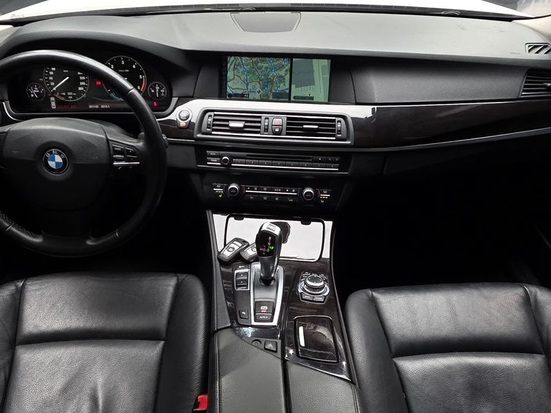 2012 BMW 5 Series 520d photo 7