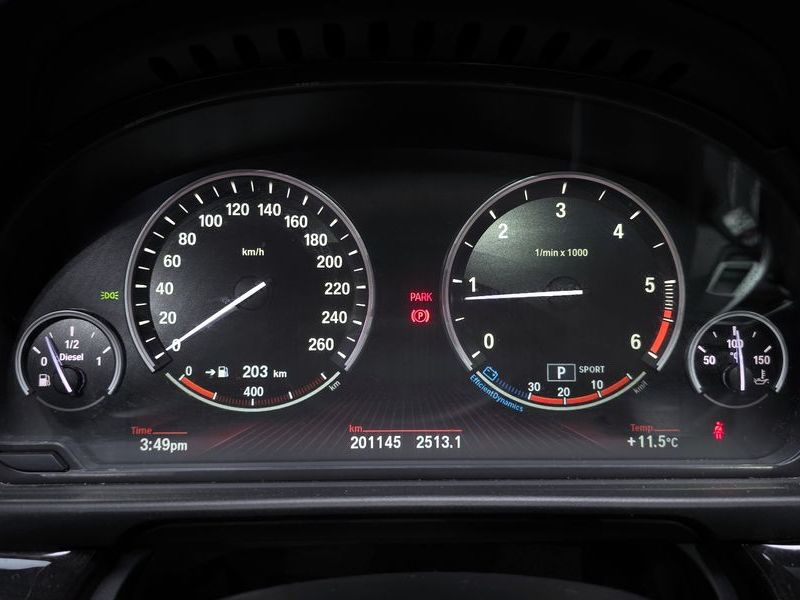 2012 BMW 5 Series 520d photo 8