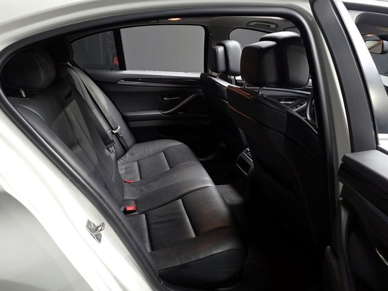 2012 BMW 5 Series 520d photo 12