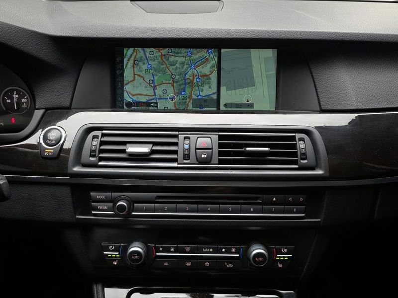 2012 BMW 5 Series 520d photo 15