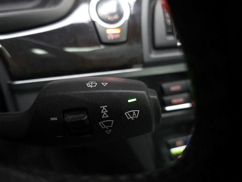 2012 BMW 5 Series 520d photo 18