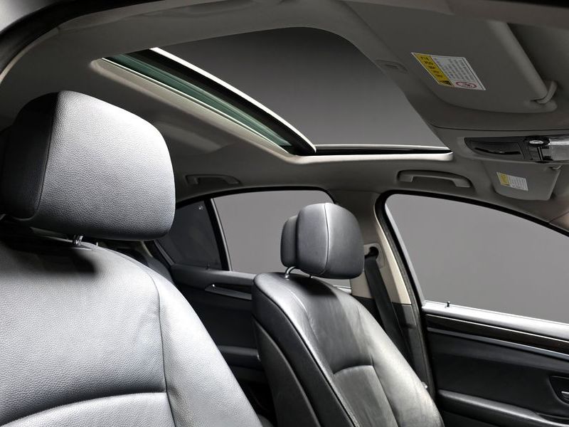 2012 BMW 5 Series 520d photo 20