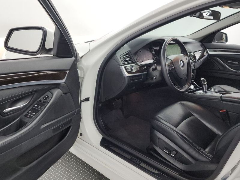 2013 BMW 5 Series 528i photo 10