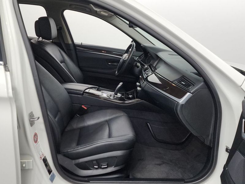 2013 BMW 5 Series 528i photo 11