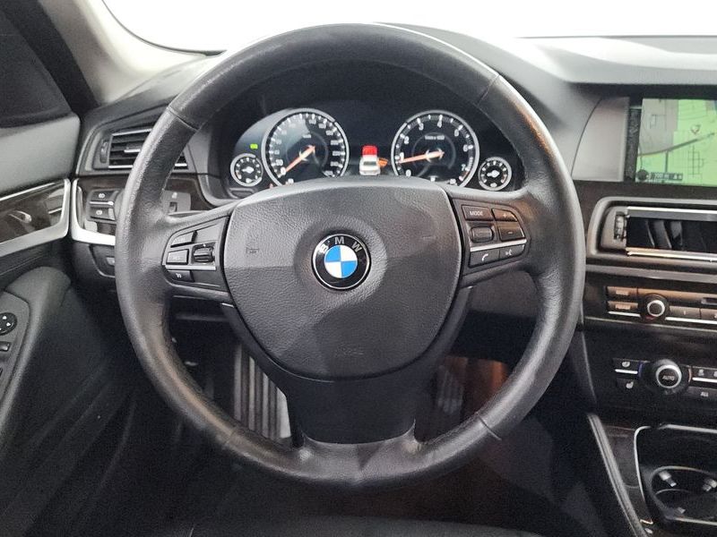 2013 BMW 5 Series 528i photo 13