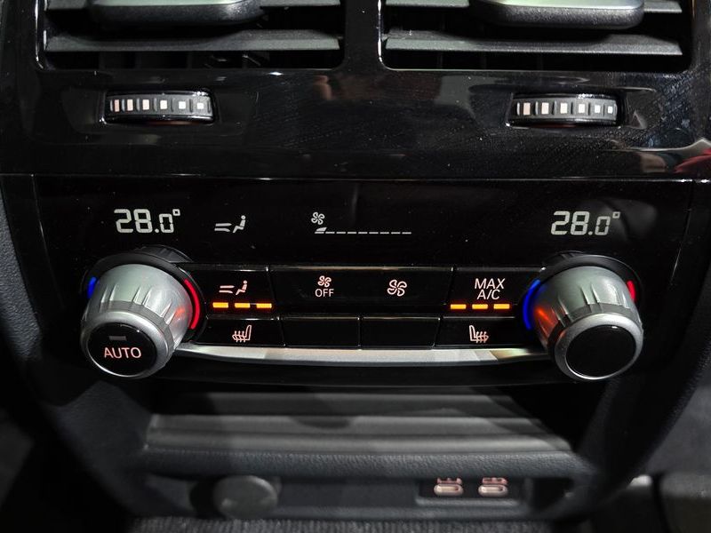 2021 BMW 5 Series 530i Luxury photo 18