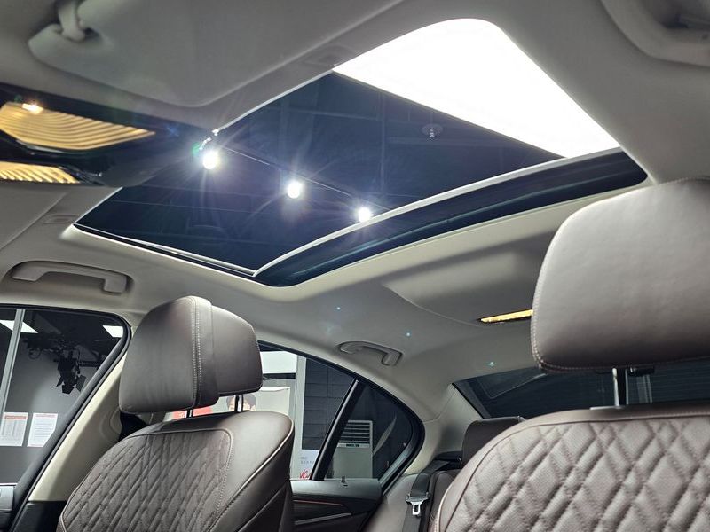 2021 BMW 5 Series 530i Luxury photo 19