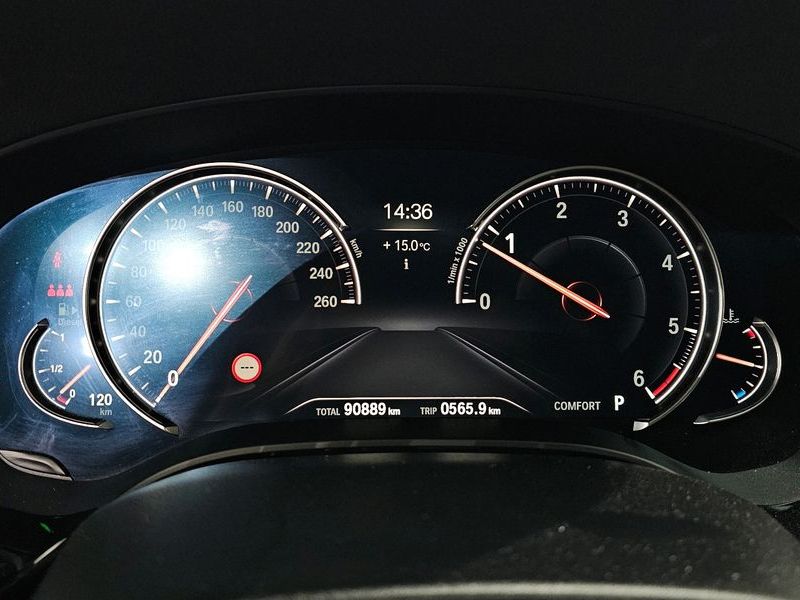 2018 BMW 5 Series 520d xDrive M Sport Package photo 8