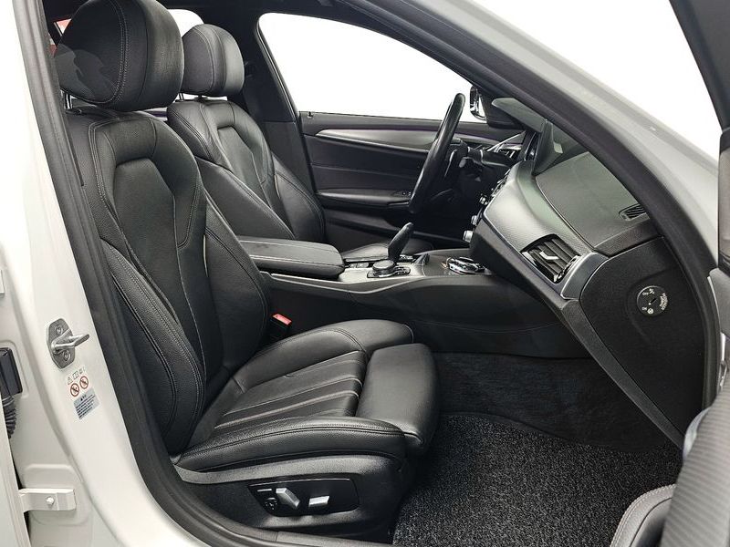 2018 BMW 5 Series 520d xDrive M Sport Package photo 10