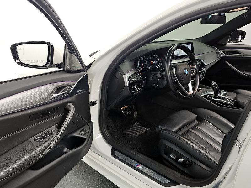 2018 BMW 5 Series 520d xDrive M Sport Package photo 11