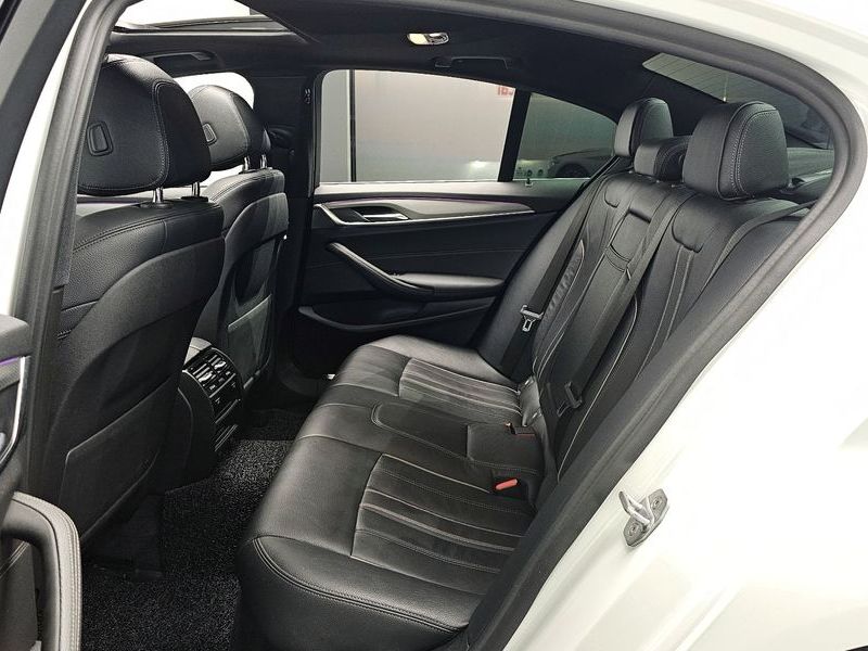 2018 BMW 5 Series 520d xDrive M Sport Package photo 12
