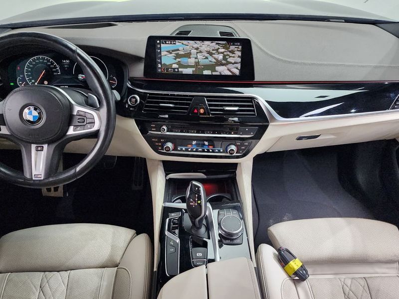 2019 BMW 5 Series 530i xDrive M Sport Package Plus photo 7