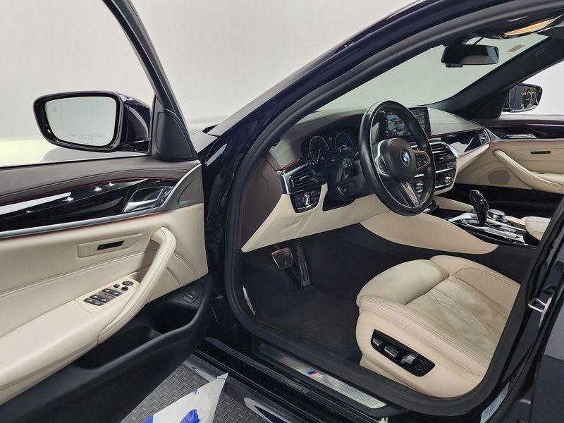 2019 BMW 5 Series 530i xDrive M Sport Package Plus photo 10