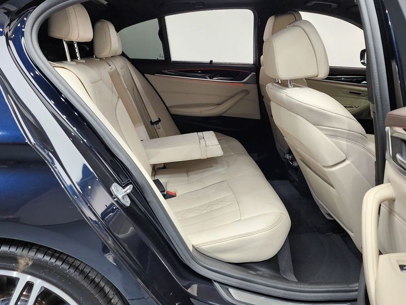 2019 BMW 5 Series 530i xDrive M Sport Package Plus photo 12