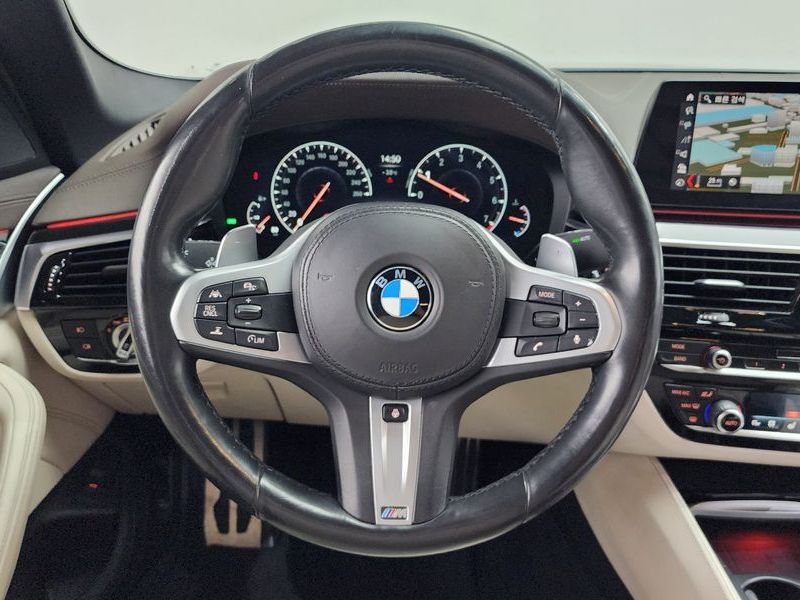 2019 BMW 5 Series 530i xDrive M Sport Package Plus photo 13