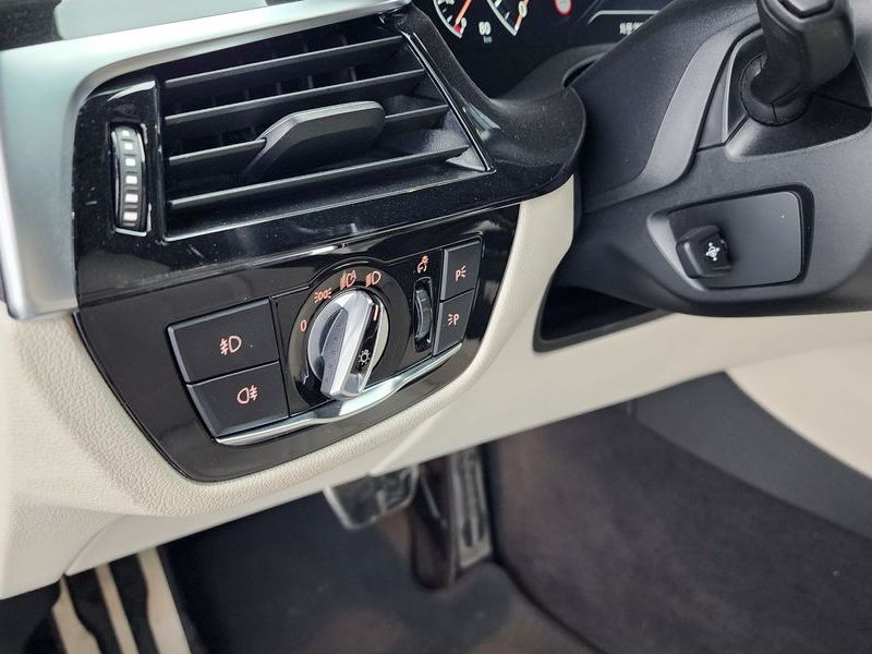 2019 BMW 5 Series 530i xDrive M Sport Package Plus photo 14
