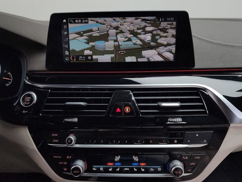 2019 BMW 5 Series 530i xDrive M Sport Package Plus photo 15
