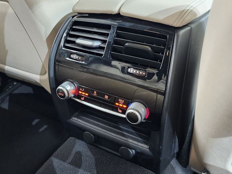 2019 BMW 5 Series 530i xDrive M Sport Package Plus photo 18