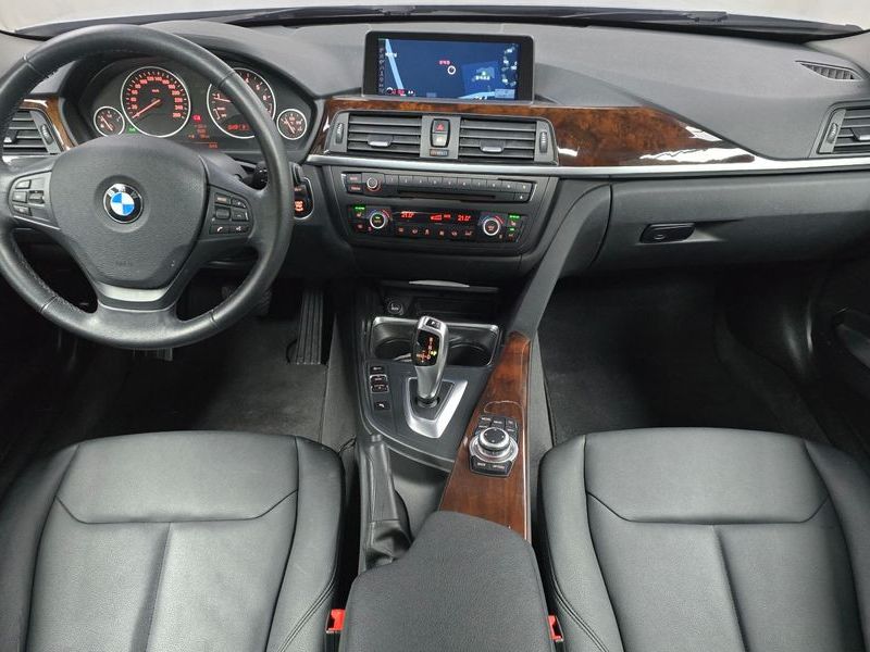2012 BMW 3 Series 320i photo 7