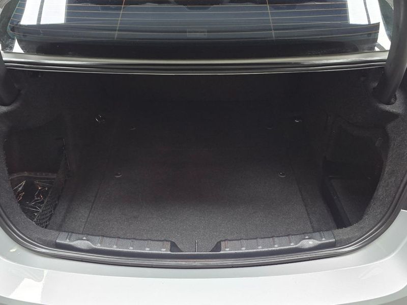 2012 BMW 3 Series 320i photo 20