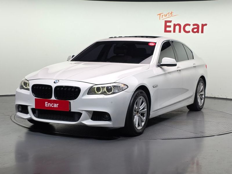 2013 BMW 5 Series 520d photo 1
