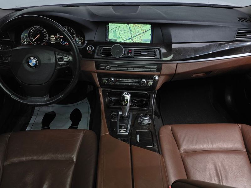 2013 BMW 5 Series 520d photo 7