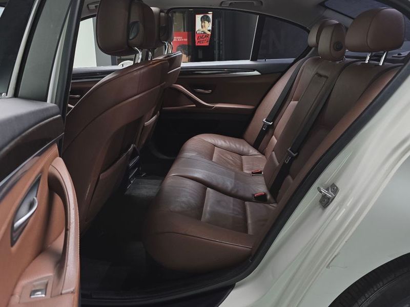 2013 BMW 5 Series 520d photo 12