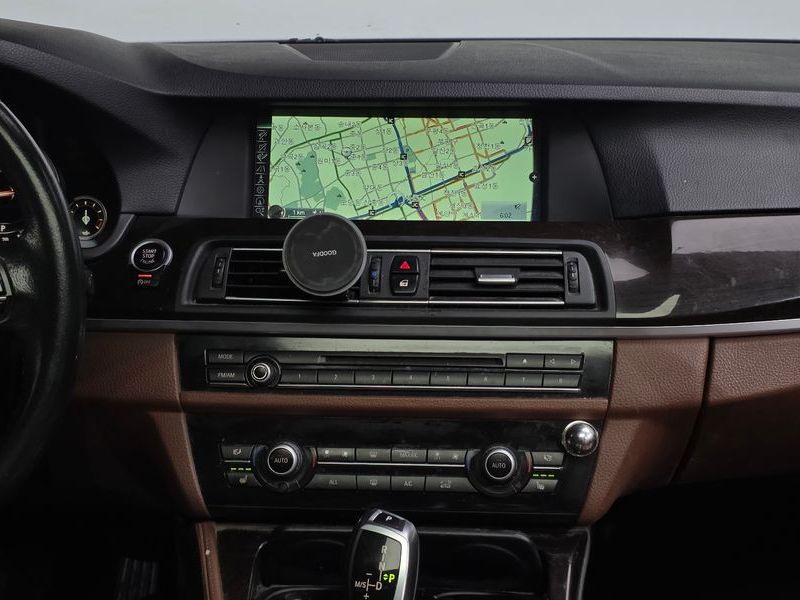 2013 BMW 5 Series 520d photo 13