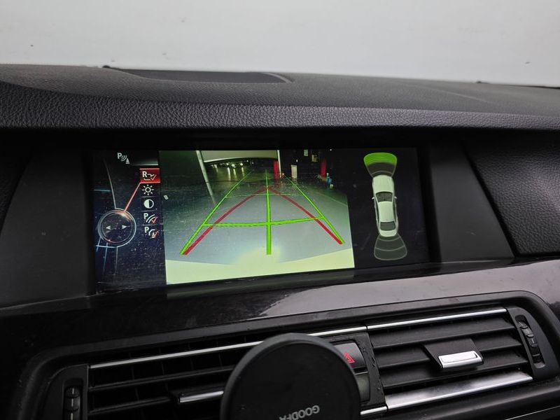 2013 BMW 5 Series 520d photo 15