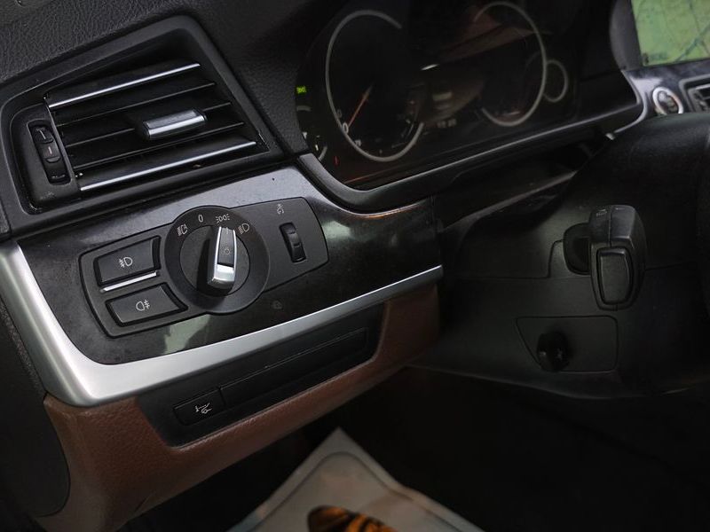 2013 BMW 5 Series 520d photo 19