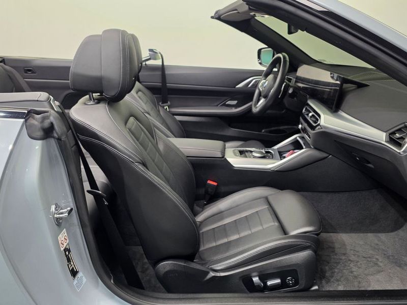 2024 BMW 4 Series 420i M Sport Convertible photo 11