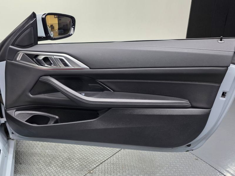 2024 BMW 4 Series 420i M Sport Convertible photo 25