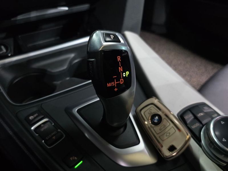 2015 BMW 3 Series 320d ED Edition photo 9