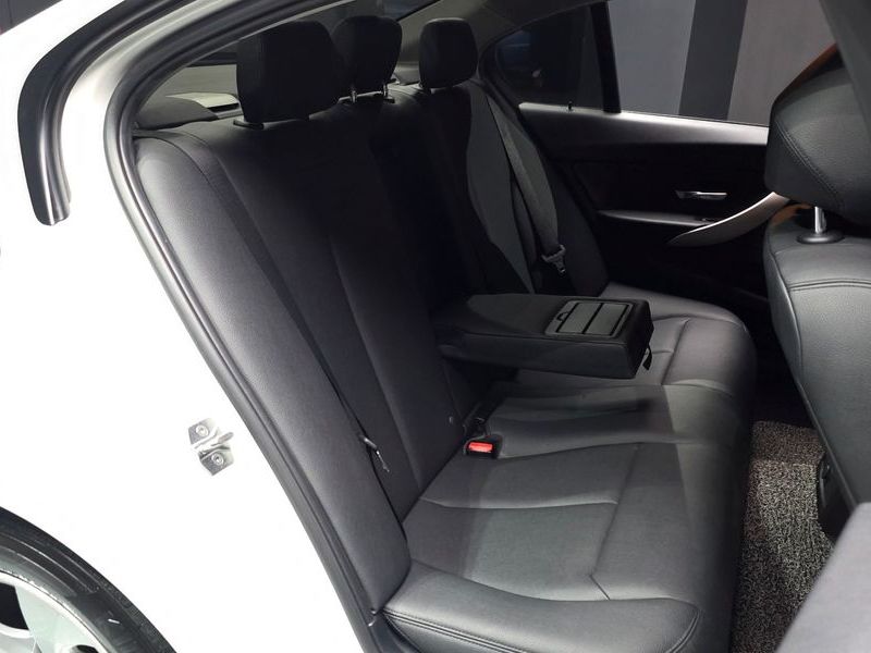2015 BMW 3 Series 320d ED Edition photo 11