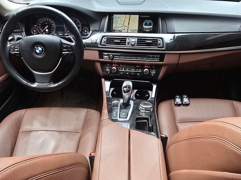 2016 BMW 5 Series 528i M Aero Dynamic photo 7