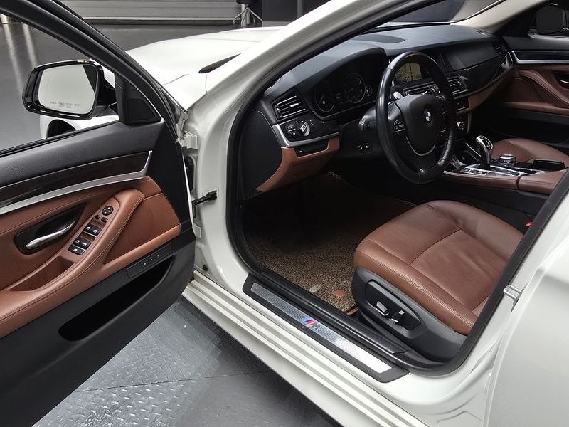 2016 BMW 5 Series 528i M Aero Dynamic photo 11