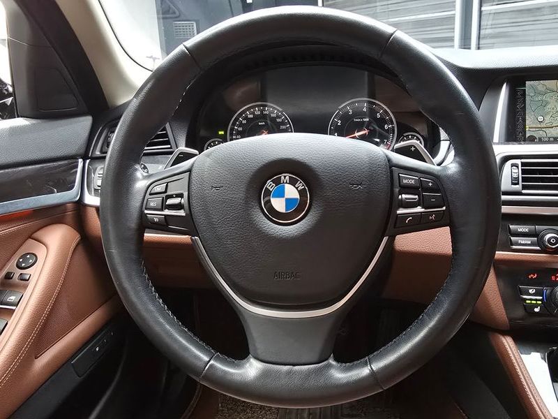 2016 BMW 5 Series 528i M Aero Dynamic photo 13