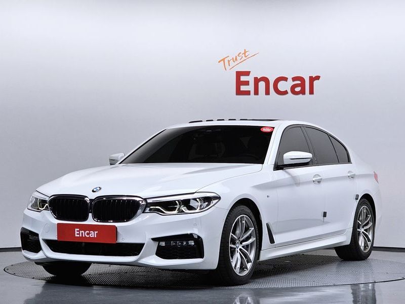 2017 BMW 5 Series 530i xDrive M Sport Package Plus photo 1