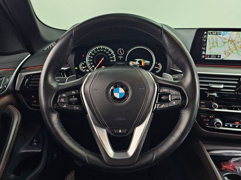 2017 BMW 5 Series 530i xDrive M Sport Package Plus photo 13