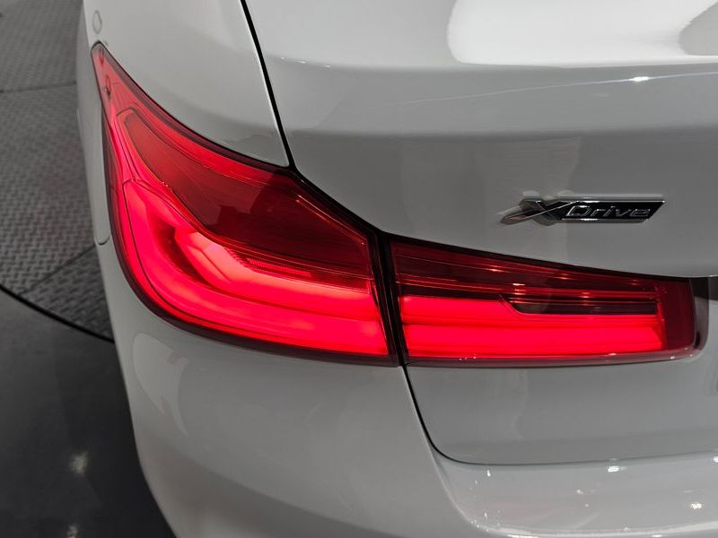 2017 BMW 5 Series 530i xDrive M Sport Package Plus photo 23