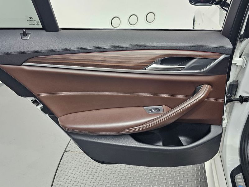 2017 BMW 5 Series 530i xDrive M Sport Package Plus photo 25