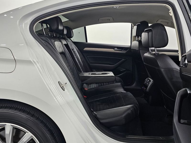 2018 Volkswagen Passat 2.0 TDI photo 11