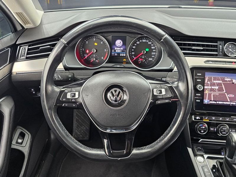2018 Volkswagen Passat 2.0 TDI photo 14