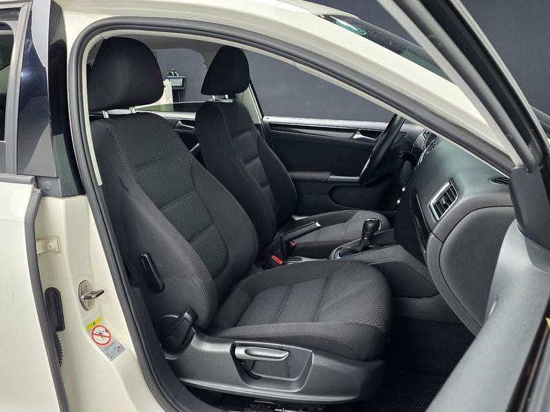 2012 Volkswagen Jetta 2.0 TDI 6th photo 10