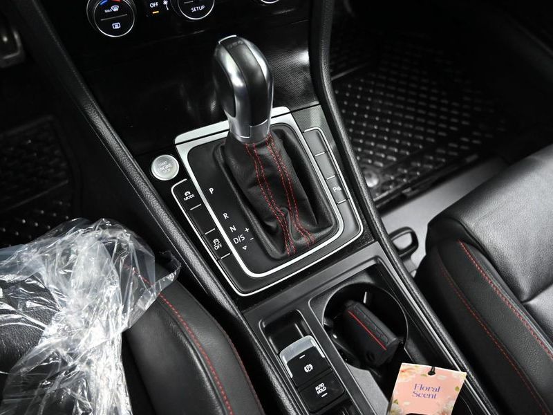 2014 Volkswagen Golf 2.0 GTI photo 9