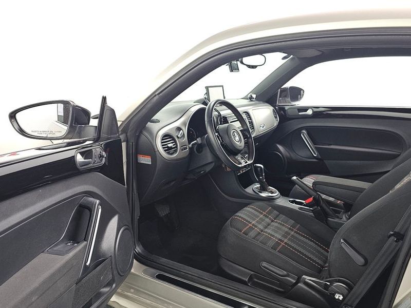 2015 Volkswagen Beetle 2.0 TDI Club Limited Edition photo 10