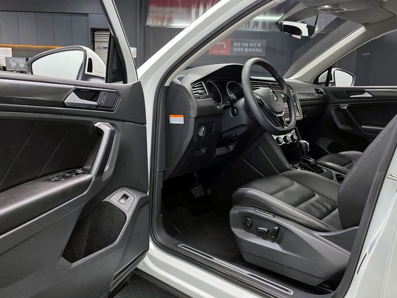 2020 Volkswagen Tiguan 2.0 TDI Premium photo 10
