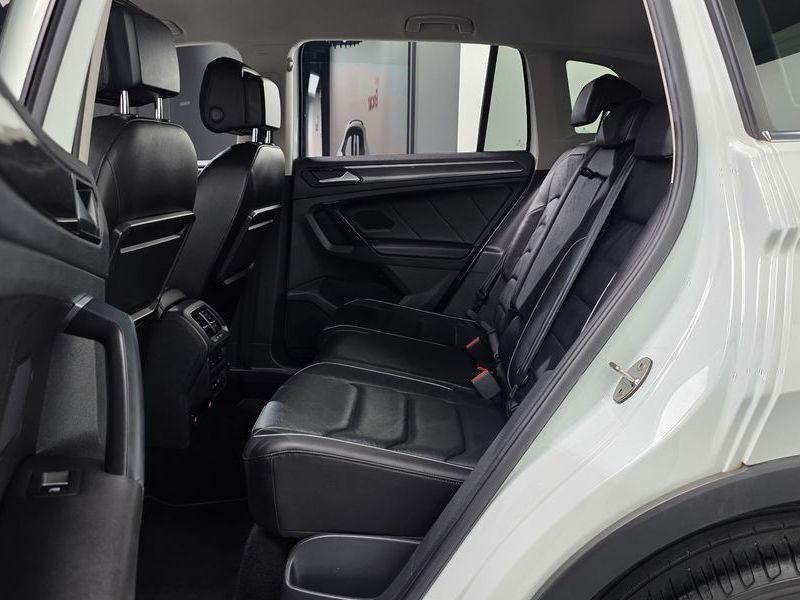 2020 Volkswagen Tiguan 2.0 TDI Premium photo 13