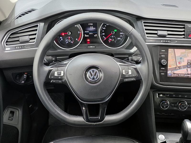 2020 Volkswagen Tiguan 2.0 TDI Premium photo 14